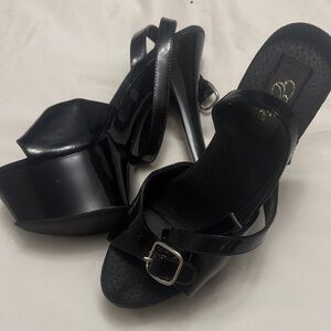 Ellie Black Platform Heels 👠 🖤